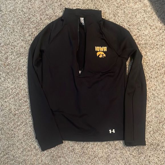 Under Armour Tops - UnderArmour 1/4 zip 